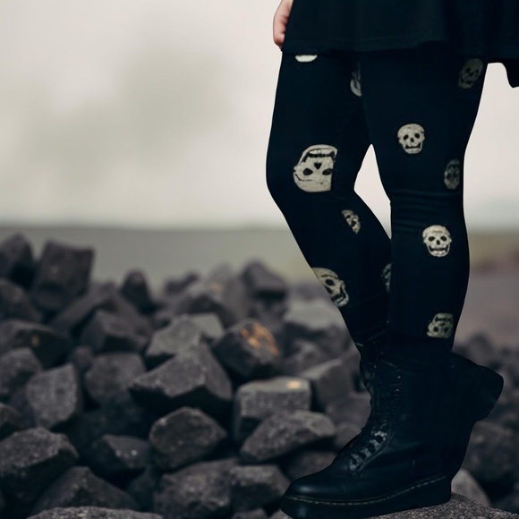 TORRID Skulls Full Length Signature Waist Premium Legging NWT Size 4X - Picture 3 of 16